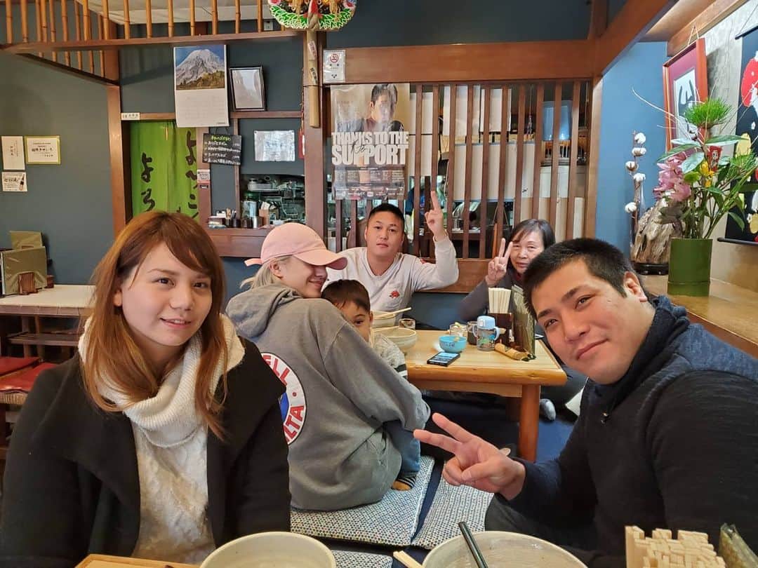 のインスタグラム：「本日フロリダに戻ります！！  応援してくださっている皆さん、お世話になっている皆さん、友人、仲間達、家族、たくさんの方にエネルギーを頂きました🙏🏼 ありがとうございます！！  また毎日練習の日々。変わってみせます。やるしかない！！  I'll go back to Florida today!!!✈️ See you soon guys at the gym💯🙏🏼  #sanfordmma #mma #mixedmartialarts #fighter #hkickboxing #joneswrestling #barzinimma #burnsbjj #striking #ufc #grappling #kickboxing #boxing #muaythai #wrestling #bjj  #training #florida #ftlauderdale #inspiritjapan」