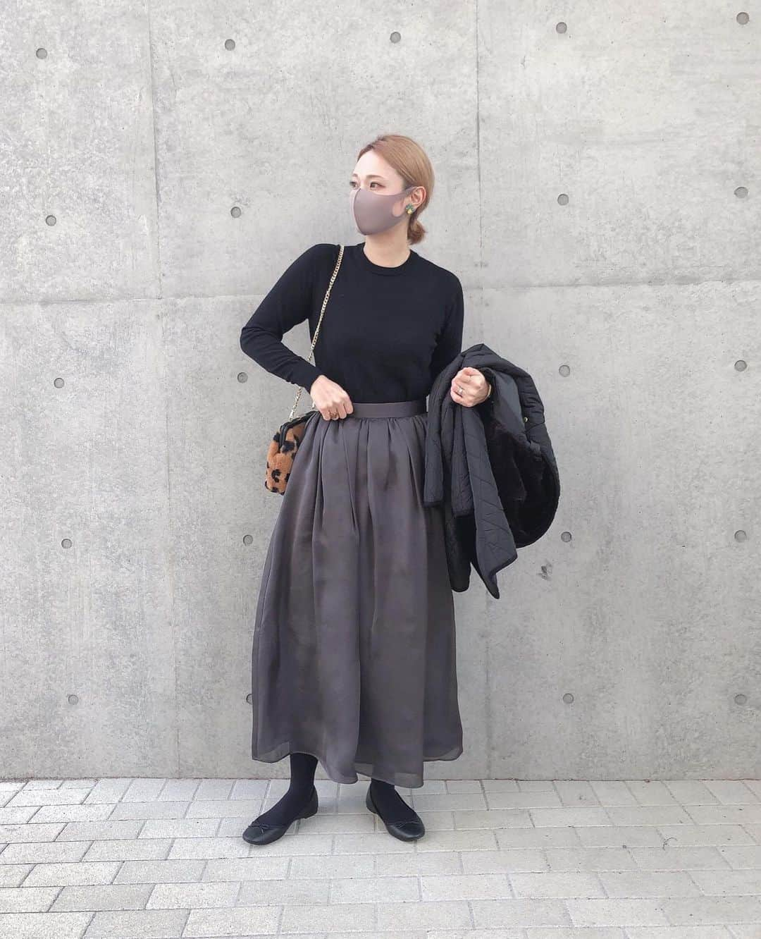 佐々木かいさんのインスタグラム写真 - (佐々木かいInstagram)「本日のお洋服🍙❤︎❤︎❤︎ このボリュームスカートが今季1番のお気に入りアイテムです🍍🍍🍍 @naturalbeautybasic_official  ・ #真冬にパイナップルのイヤリング #シンプルコーデ#ボリュームスカート」1月8日 15時58分 - kai_s_1213