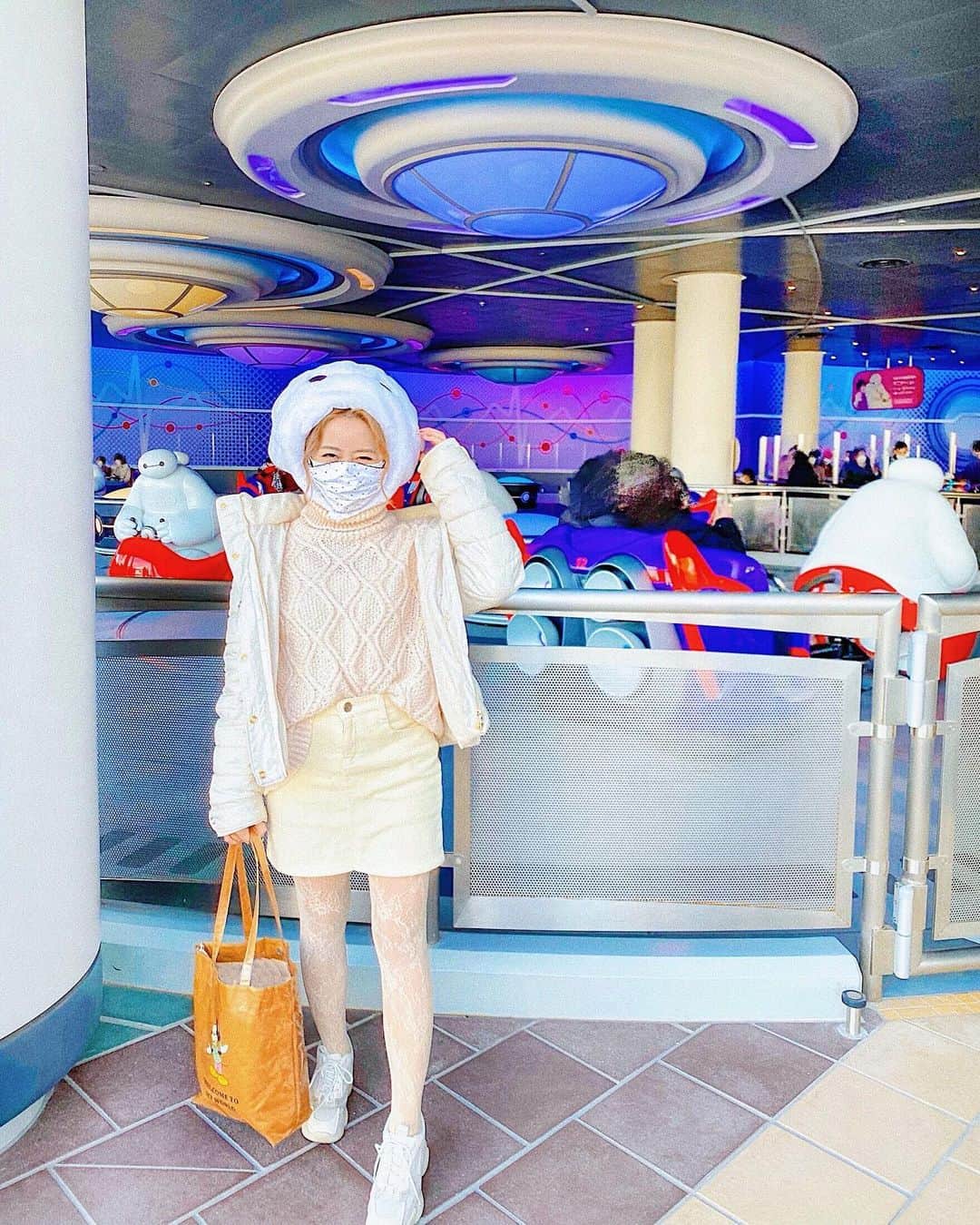 のインスタグラム：「🤖🤍🪐﻿ ﻿ ﻿ 1/13から開催予定だった﻿ #ハッピーフェアウィズベイマックス ﻿ 延期になっちゃったね😭💭💦﻿ ﻿ でも今は仕方ない！！🔥💫﻿ #ベイマックス は﻿ 健康を守るケアロボットだもんね😊💭🤖﻿ 自分たちの健康を守りましょう🔥💫 ﻿ ﻿ ﻿ 開催する日を楽しみに﻿ 今日も目一杯生きます﻿💭🌷 𓂃 𓈒𓏸 ‎𓂃 𓈒𓏸 ‎𓂃 𓈒𓏸 ‎𓂃 𓈒𓏸 ‎𓂃 𓈒﻿ #disneysisters_jp#baymax#bighero6」