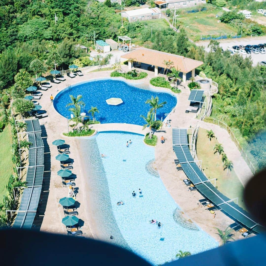 Okinawa Marriott Resort & Spa 【公式】さんのインスタグラム写真 - (Okinawa Marriott Resort & Spa 【公式】Instagram)「.  スイートルームや14階15階のエグゼフロアにご宿泊のお客様の特典ラウンジ。 特に14階にあるオーシャンラウンジからの眺めは最高！ 旅やワーケーションの休憩におすすめ。ホテルステイがより快適に。 #okinawamarriott  #オキナワマリオット  #withコロナ  #スイートルーム専用ラウンジ  #スイートルーム好きと繋がりたい」1月8日 16時34分 - okinawa.oriental.hotel