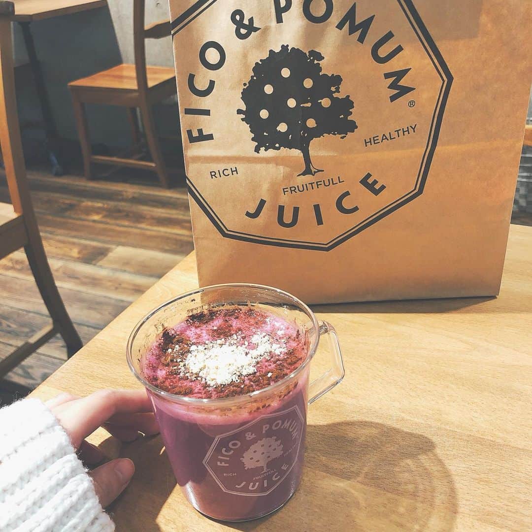 のインスタグラム：「とにかく寒がり冷え性なので❄️☃ 最近［温活］してます🍁🍂 朝起きたら生姜紅茶飲んだり スムージーもホットにしたり☺️ 代謝上がってる感じはする😗  #温活 #ホットスムージー #代謝up  #免疫力up #寒がり #冷え性 #温めて欲しい　#카페투어　#카페」