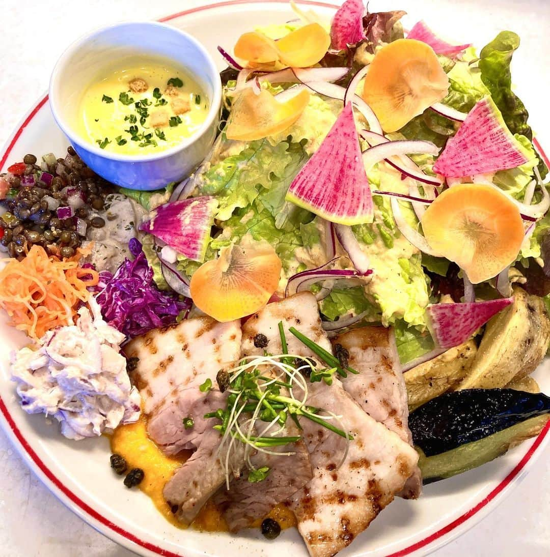 チャオナチュレ グランフロント大阪のインスタグラム：「今日のランチプレート  @the.dining #梅田グルメ#梅田ランチ#グランフロント大阪#梅田ディナー#大阪カフェ#梅田カフェ#ランチプレート#ある日#或る日#野菜たっぷり#野菜中心#野菜ランチ#」