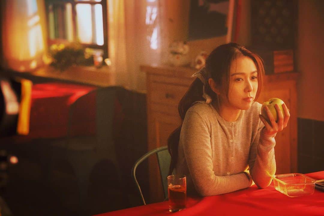 フィオナ・シットのインスタグラム：「#哥本哈根的另一個我 when you love to eat in all your music videos」