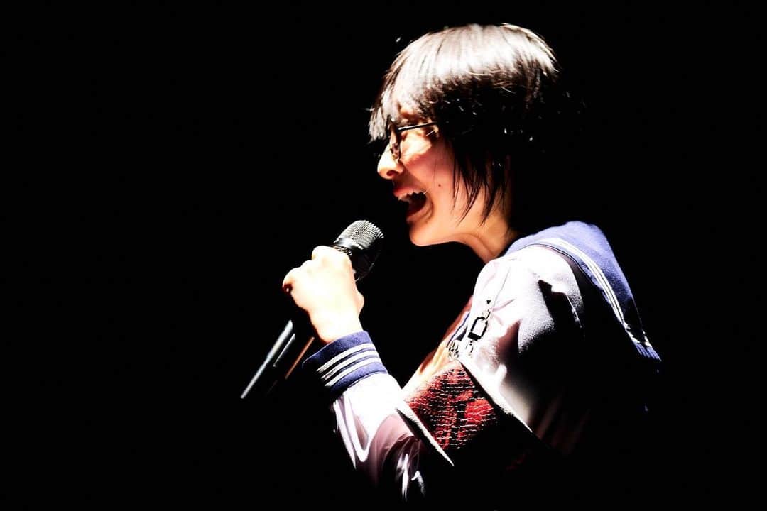 SUZUKAさんのインスタグラム写真 - (SUZUKAInstagram)「悲劇の1人喋り (Tragedy microphone performance)」1月8日 16時53分 - suzuka_leaders