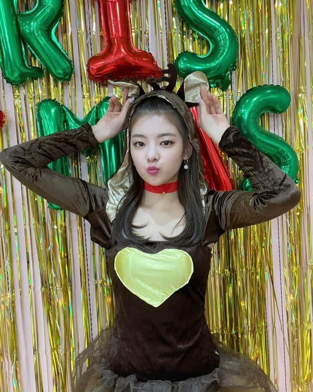 ITZYさんのインスタグラム写真 - (ITZYInstagram)「Late Christmas vibes just because it’s snowing❄🎅❤」1月8日 16時51分 - itzy.all.in.us