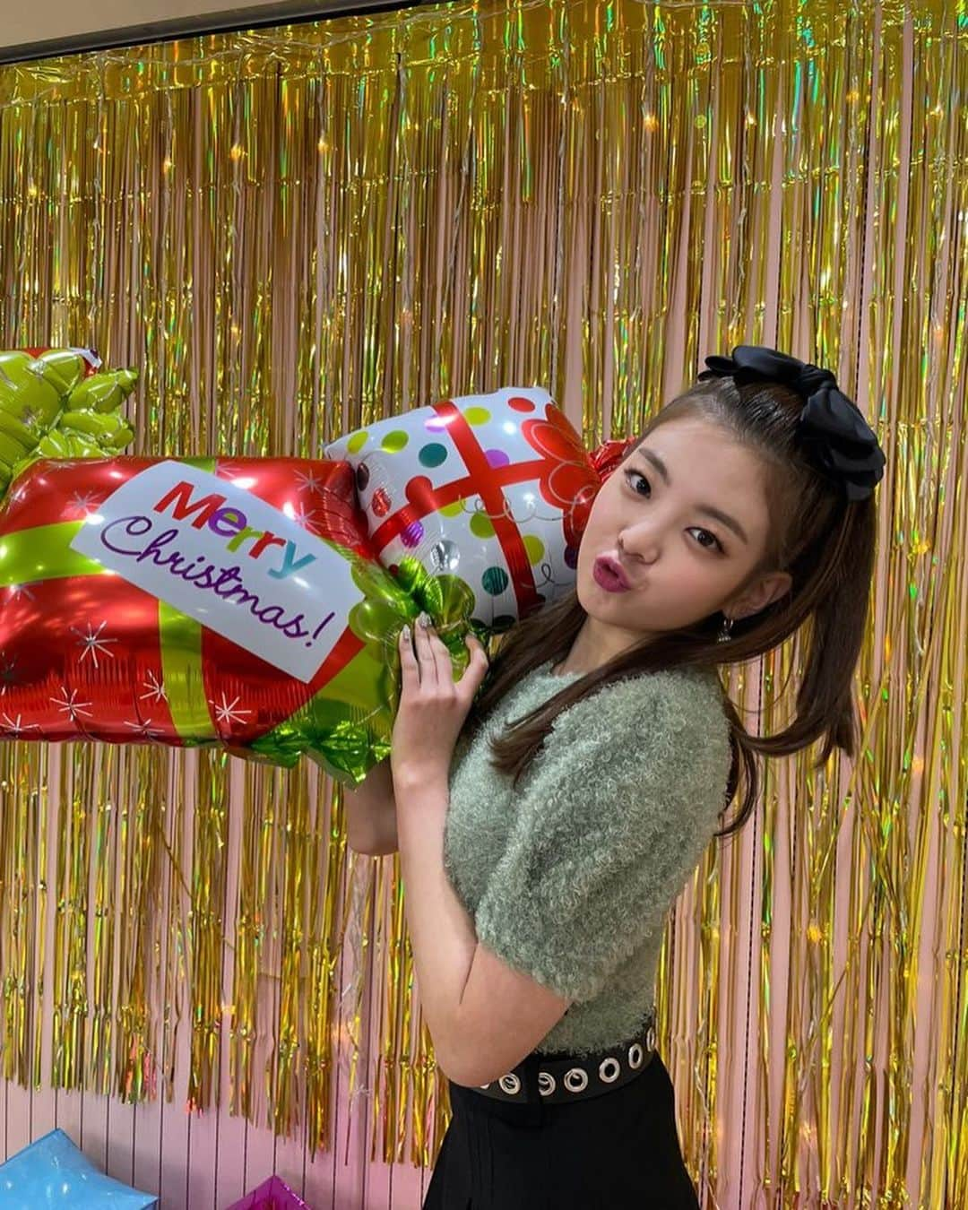 ITZYさんのインスタグラム写真 - (ITZYInstagram)「Late Christmas vibes just because it’s snowing❄🎅❤」1月8日 16時51分 - itzy.all.in.us