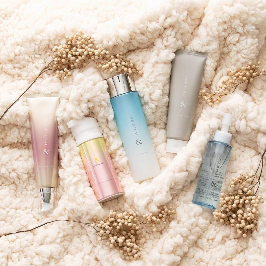BeautyUのインスタグラム：「忙しい現代女性の肌はゆらぎがち😢💦 AND　MIRAL　は徹底的に揺らぎ肌と向き合い、肌のコンディションをしっかり整えてくれます💞  #銀座 #BeautyU #マツキヨ #マツモトキヨシ #Ginza #Tokyo #Japan #Makeup #Cosmetics #コスメ好き #コスメ好きさんと繋がりたい #コスメ紹介　#matsukiyo  #ANDMIRAI #アンドミライ #ゆらぎ肌 #天然めぐり水 #ザローション #スキンアップジェルクリームＥＸ #スパリキッドクレンズ #スパクレイウォッシュ #スキンアップジェルクリーム #オールインワン乳液 #化粧水 #洗顔 #クレンジング」
