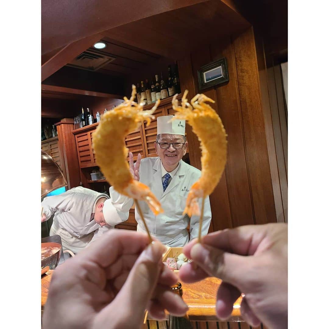 未來歩のインスタグラム：「2021年、２回目のあーぼんさん✨  前回に31アイスクリームの話で盛り上り、キャラメルリボン懐かしいって話してて、今回行ったら作って出してくれた♥️　  そんな、来るお客さんに寄り添ってくれるあーぼんさん大好きです😄　  勿論、何本食べても胃もたれ起こさない串カツも大好きです🙌　  あと、昔ながらのおむすびも。  今回は12個注文しました🍙  素敵な縁もありがとうございます。  #串カツ #串揚げ #foodporn #飯テロ #食テロ #カツ #フライ #kushiage #串かつ #kushikatsu #love #串あげ #friends #dinner #happy #smile #食べログ #instagood #instafood #美味しい #食べるの好きな人と繋がりたい #グルメ #おにぎり #あーぼん #食スタグラム #大食い #food #食べ歩き #激ウマ #予約困難」