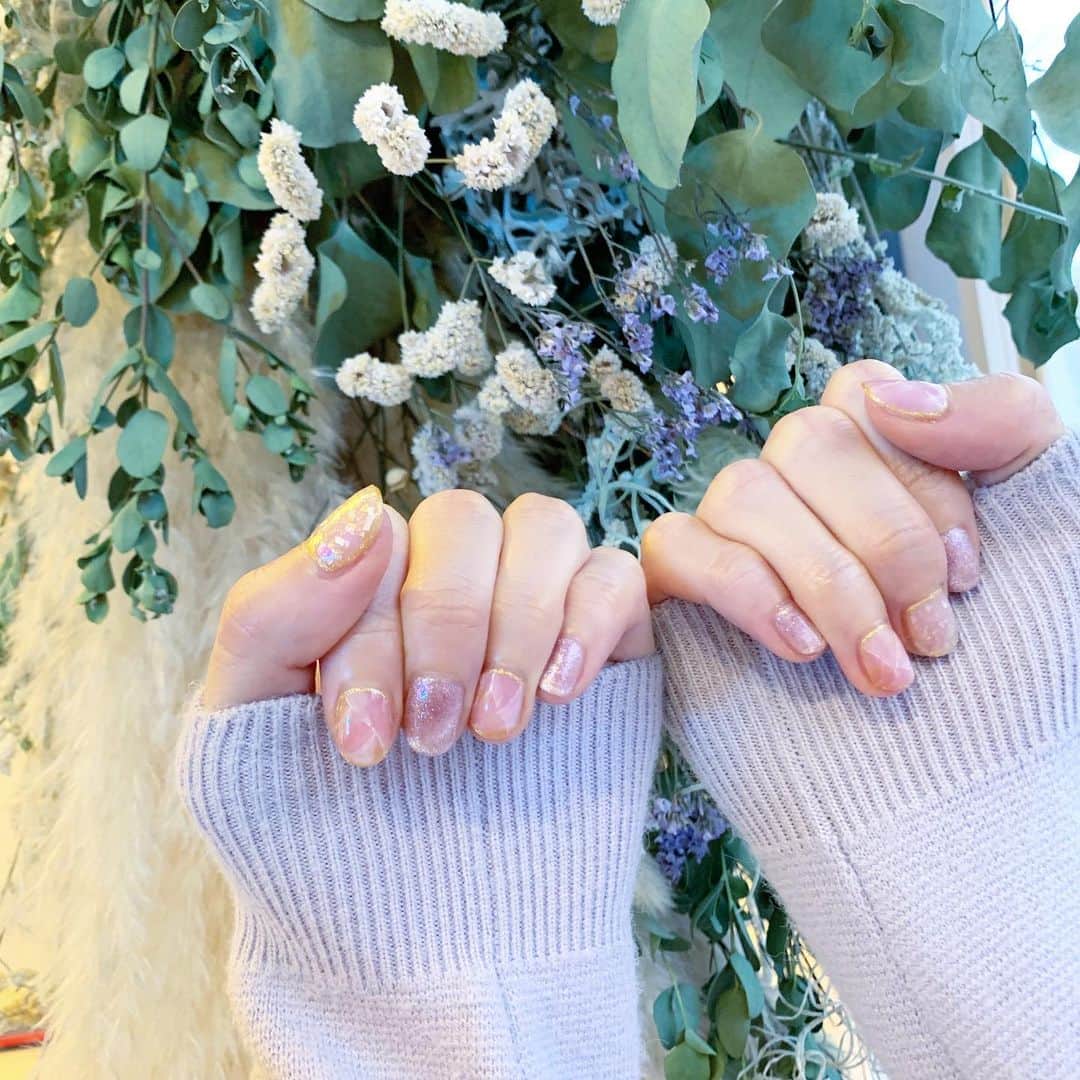 のインスタグラム：「💜💜💜  今年初ネイル💅 @luanaloa_official   最高にかわいい💕💕💕  流行りのマグネットネイルに ピンク天然石ネイルにシェルネイル...💕💕💕  センスよくて丁寧で上手で ハッピーオーラなネイリストさん💕💕  素敵なネイルサロンみつけました💕💕  #調布 #調布ネイルサロン #ネイルサロン #布田 #大理石ネイル  #マグネットネイル #happy」