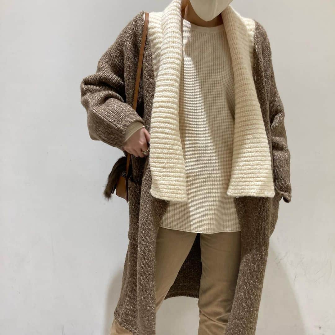 のインスタグラム：「. @oskerthelabel のニットガウンは羽織るだけでハンサムに🌟 . ¥23,000 → ¥16,100(30%) . . Divinique 岡山」