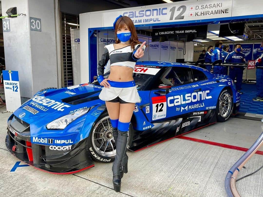 宮瀬七海さんのインスタグラム写真 - (宮瀬七海Instagram)「GT-R💙💙 . . 2020年シリーズは SUPERGT最終戦でやっとこ サーキットでレースクイーンとして 活動できてとっても 嬉しかったなあ( *´꒳`* )💗  TEAM IMPULのマシンと撮った貴重な お写真(♡´▽`♡) 嬉しい😌✨✨  2020年はマスクのお写真ばかりで なんだか変な感じもするけど、 緊急事態宣言も出ましたね！⚠️ 早くコロナが落ち着くのを願います...🥺🙏🙏 大変な状況だけど みんなで一緒に頑張っていきましょう( >_< )🔥！！  #SUPERGT #レースクイーン #mobil1  #teamimpul #12 #GTR #gtr35 #nissan  #machine #CALSONIC #blue  #カルソニック #日産 #スポーツカー #レース #race #富士スピードウェイ #rq #振り返り #早く #コロナウイルスが早く終息しますように #マスク #写真 #photography #pit #follow #フォロー  #宮瀬七海 #サーキット #最終戦」1月8日 17時42分 - nanami_miyase