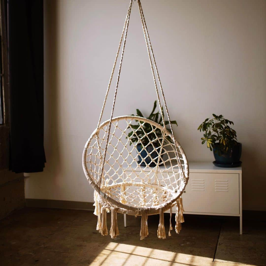 チップ＆ペッパーさんのインスタグラム写真 - (チップ＆ペッパーInstagram)「The extra touch. . . . . . . . #eclecticdecor #apartmenttherapy #boholiving #dreamcatcher #fiberart #decoration #bohowedding #livingroomdecor #macramemakers #rusticdecor #shopsmall #wallart #farmhousedecor #interiorstyling #love #macramedecor #bohemianhome #vintagestyle #dreamcatchers #macramecommunity #modernmacrame #homedesign #macrameart #macramemovement #interiors #design #smallbusiness #modernboho #homedecorideas #bohointeriors」1月8日 17時54分 - sarafernstrom_