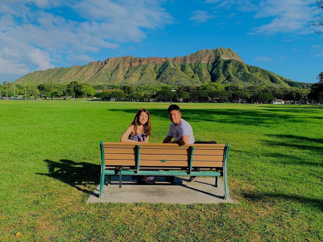 kawaiihawaiitourさんのインスタグラム写真 - (kawaiihawaiitourInstagram)「本日は、322人の感染者がでました。9月以来、もっとも多い1日の感染者の増加率です‼️年末年始の連休の影響が多いようです！ハワイもロックダウンならなければいいなと思っています。本日は、インスタ映えのダイアモンドヘッドバックのベンチです！少しでも多く皆さんにハワイの気分を味わってもらえたら嬉しいです。当社では、お客様が行きたいところを自由に選んでもらって好きなようにツアーが回れます‼️ --------------------------------------------------------- ❤️Kawaii Hawai'i Tour / カワイイ・ハワイ・ツアー ❤️✨🌈プラン🌈✨ (ハワイ州政府公認会社 PUC 497-C) ✔︎日本人経営 日本人ガイド付きツアーなので安心️🏝✨😎👍🏽 ✔︎あなただけのオリジナルツアーが作れます ✔︎初ハワイ満喫コース、オススメスケジュールご用意しています‼︎ ✔︎ガイドブック派？それともローカル体験派？ ✔︎なんでもご相談下さい 💁🏽‍♂️💁🏽☀️🏝✨😎👍🏽 ✔︎お写真もたくさんお撮りします🤳 ------------------------------------------------------ ✴︎今日の言葉✴︎ ブレないで頑張れば絶対誰かが見ててくれる(出川哲朗) ------------------------------------------------------ お客様の笑顔が私達の笑顔をモットーにツアーをさせてもらっています🚙🚖🚘 --------------------------------------------------------  #ハワイ #hawaii #カワイイハワイハワイツアー #kapiolanipark  #コロナ　#ファインダー越しの私の世界 #カカアコ #ハワイ好き #ラニカイビーチ #天国の海 #ハワイウェディング #ハワイ行きたい #ハワイツアー #アウラニディズニー  #ハワイチャーターツアー #ハワイオプショナルツアー #ハワイ旅行 #ハワイ女子旅  #カイルア #ハレイワ  #ホノルル　#レナーズ  #ハワイ挙式 #ハワイ好きな人と繋がりたい #ハワイコロナ　#インスタ映え　#Diamondhead #ダイアモンドヘッド   #オアフ島」1月8日 17時59分 - kawaiihawaiitour