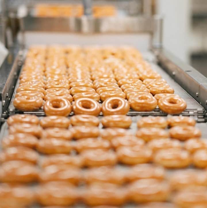 7-Eleven Australiaさんのインスタグラム写真 - (7-Eleven AustraliaInstagram)「Dat view! 😍 Grab a Krispy Kreme Original Glazed® doughnut for just $2 or a 4-pack for just $8 with any purchase at your local 7-Eleven. Available for a limited time only.  #7ElevenAus #KrispyKreme #doughnuts   📷: @krispykremeaustralia」1月8日 18時00分 - 7elevenaus