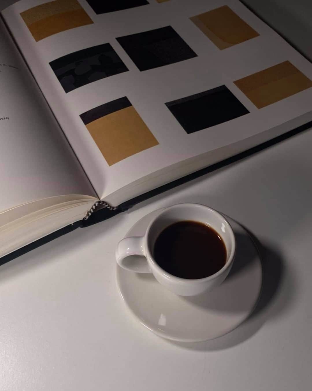 トラモンターノのインスタグラム：「Neapolitan style: it’s always time for coffee ☕️ ph via @vanessascicchitano   #Tramontano #TramontanoNapoli #NeapolitanStyle」