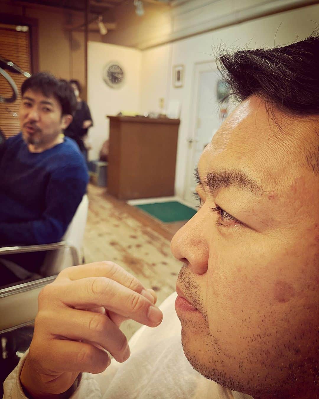 杉本知香さんのインスタグラム写真 - (杉本知香Instagram)「ほぼ楽屋😆  #中目黒美容室 #千原せいじ#千原兄弟#チハラトーク#ドライヤー2秒  #ダイノジ大地#ダイノジ#石原裕次郎#吉本坂46 #セブンbyセブン享奈緒 #セブンbyセブン  #エンプティステージ #パンクブーブー黒瀬 #パンクブーブー  #芦澤和哉  #バッドボーイズ佐田 #バッドボーイズ #SATAbuilders」1月8日 18時00分 - sugimotoc