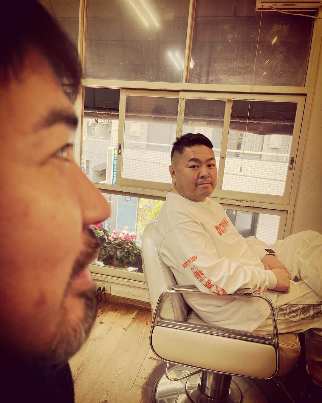 杉本知香さんのインスタグラム写真 - (杉本知香Instagram)「ほぼ楽屋😆  #中目黒美容室 #千原せいじ#千原兄弟#チハラトーク#ドライヤー2秒  #ダイノジ大地#ダイノジ#石原裕次郎#吉本坂46 #セブンbyセブン享奈緒 #セブンbyセブン  #エンプティステージ #パンクブーブー黒瀬 #パンクブーブー  #芦澤和哉  #バッドボーイズ佐田 #バッドボーイズ #SATAbuilders」1月8日 18時00分 - sugimotoc