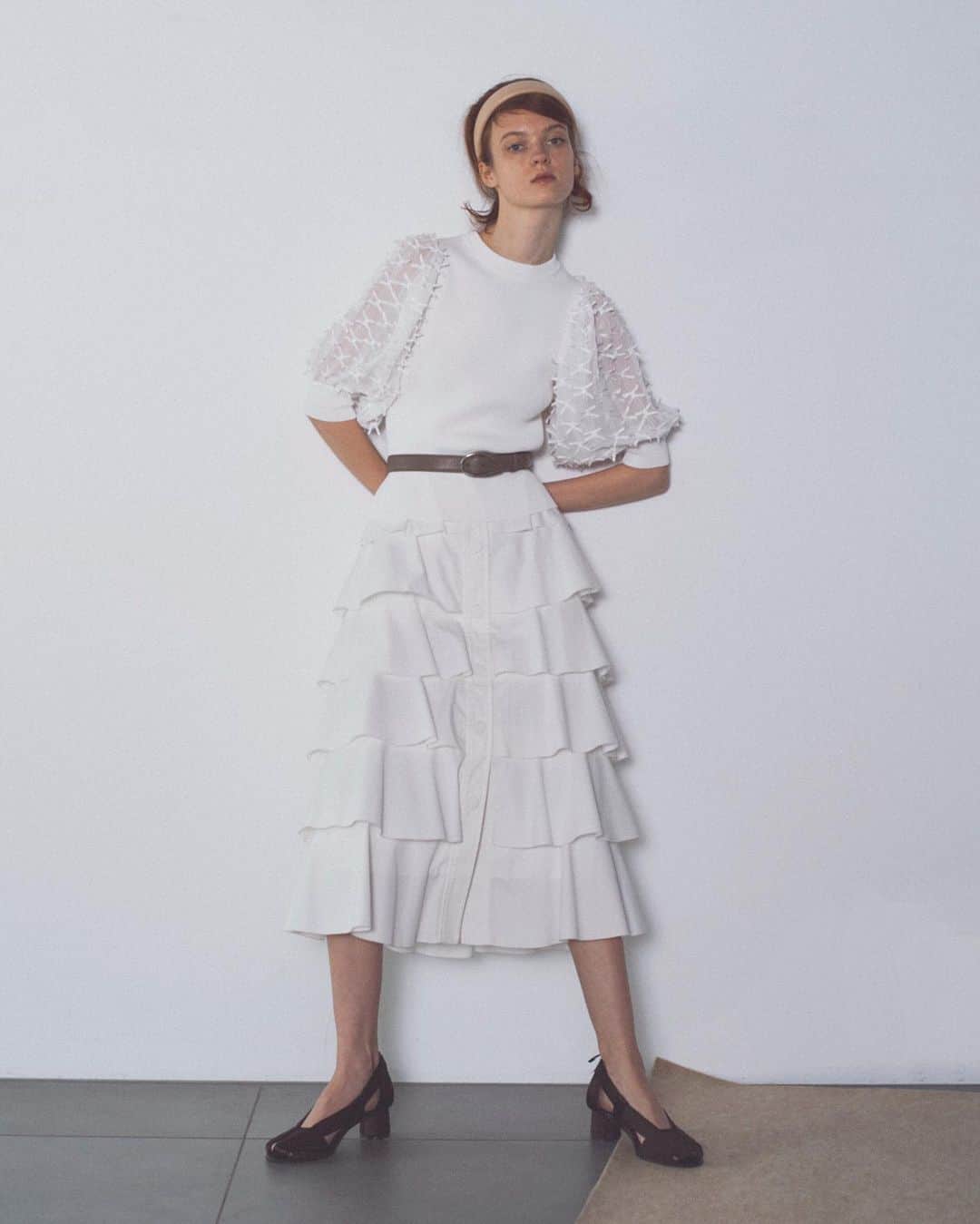 のインスタグラム：「【NEWS】 2021 SPRING COLLECTION PRE ORDER   公式オンラインストア及びウサギオンラインにて 春の新作のプレオーダーがいよいよスタート！ どこよりも早く新作をご覧いただける機会を ぜひお見逃しなく。  ＊一部商品は発売を開始しております。  tops ¥13,000＋tax skirt ¥17,000＋tax belt ¥6,000＋tax headband ¥3,600＋tax shoes ¥21,000＋tax  1/8(金)12:00～1/10(日)23:59までの3日間、 2021 SPRING COLLECTIONをご予約いただいた方には MAカード+5％をプレゼント！  @furfur_official @furfur_official_staff  #FURFUR #ファーファー」