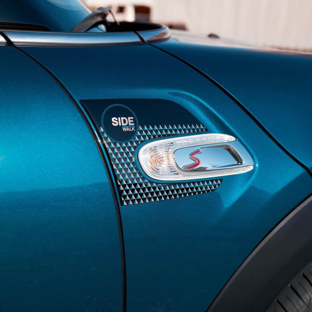 のインスタグラム：「独創性豊かなスタイルのMINI Convertible Sidewalk Edition。 ㅤ 高次元の機能性と洗練されたデザイン性を兼ね備えたMINI の特別仕様車で臆することなく走り出そう。 ㅤ #MINIJapan #MINIConvertibleSidewalkEdition」