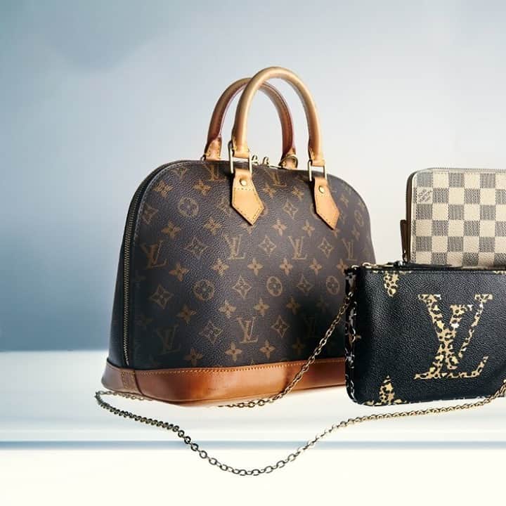 GILTのインスタグラム：「Sales like this don’t come around every day. Tap the link in bio to shop vintage #LouisVuitton.」