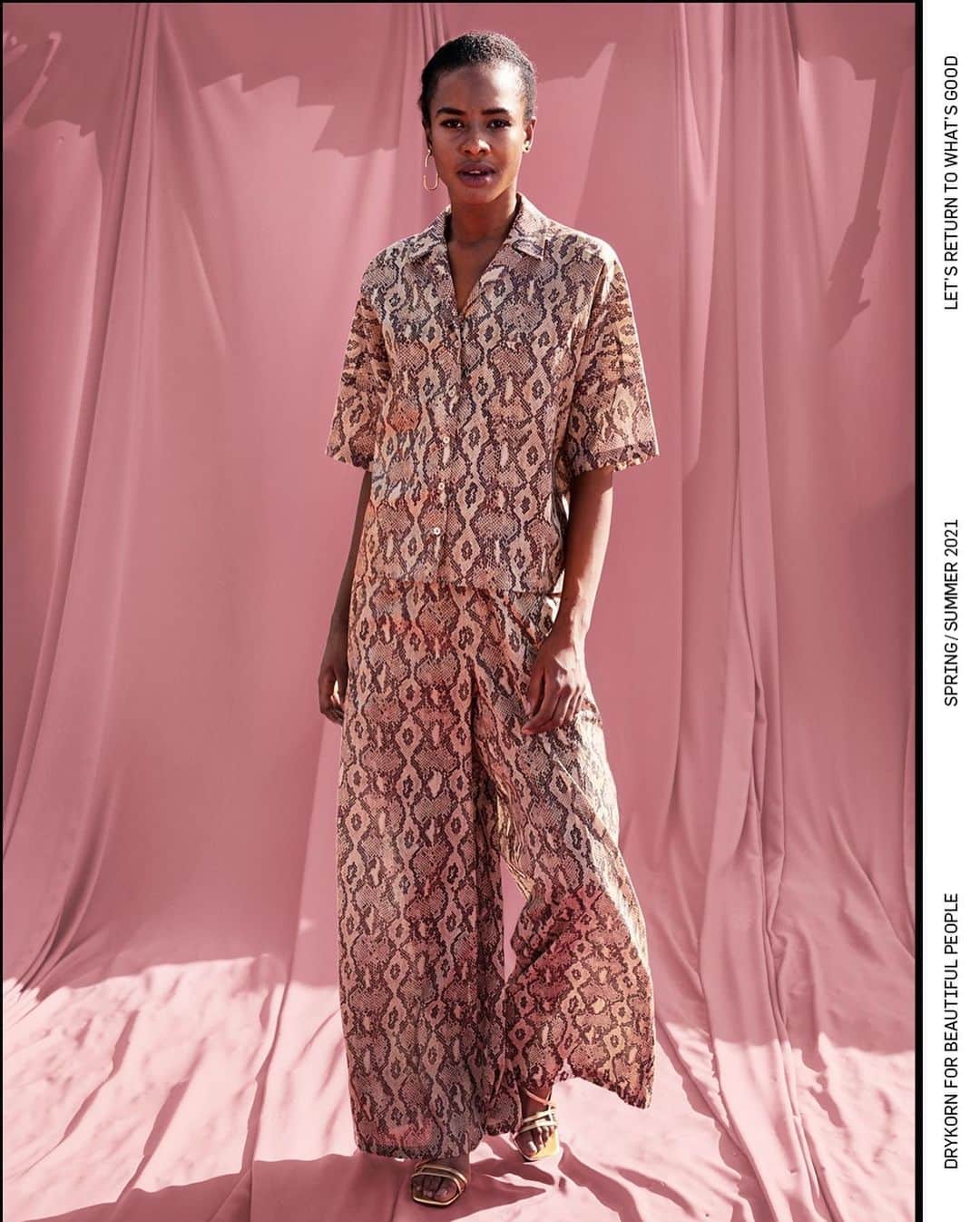 ドライコーンさんのインスタグラム写真 - (ドライコーンInstagram)「Snake pattern is still not over.⁠⠀ Check out our new spring summer 2021 collection.⁠⠀ ⁠⠀ #newcollection #fashion #springsummer2021 #drykorn #drykornforbeautifulpeople #silhouette #suit #pattern」1月9日 4時57分 - drykorn_forbeautifulpeople