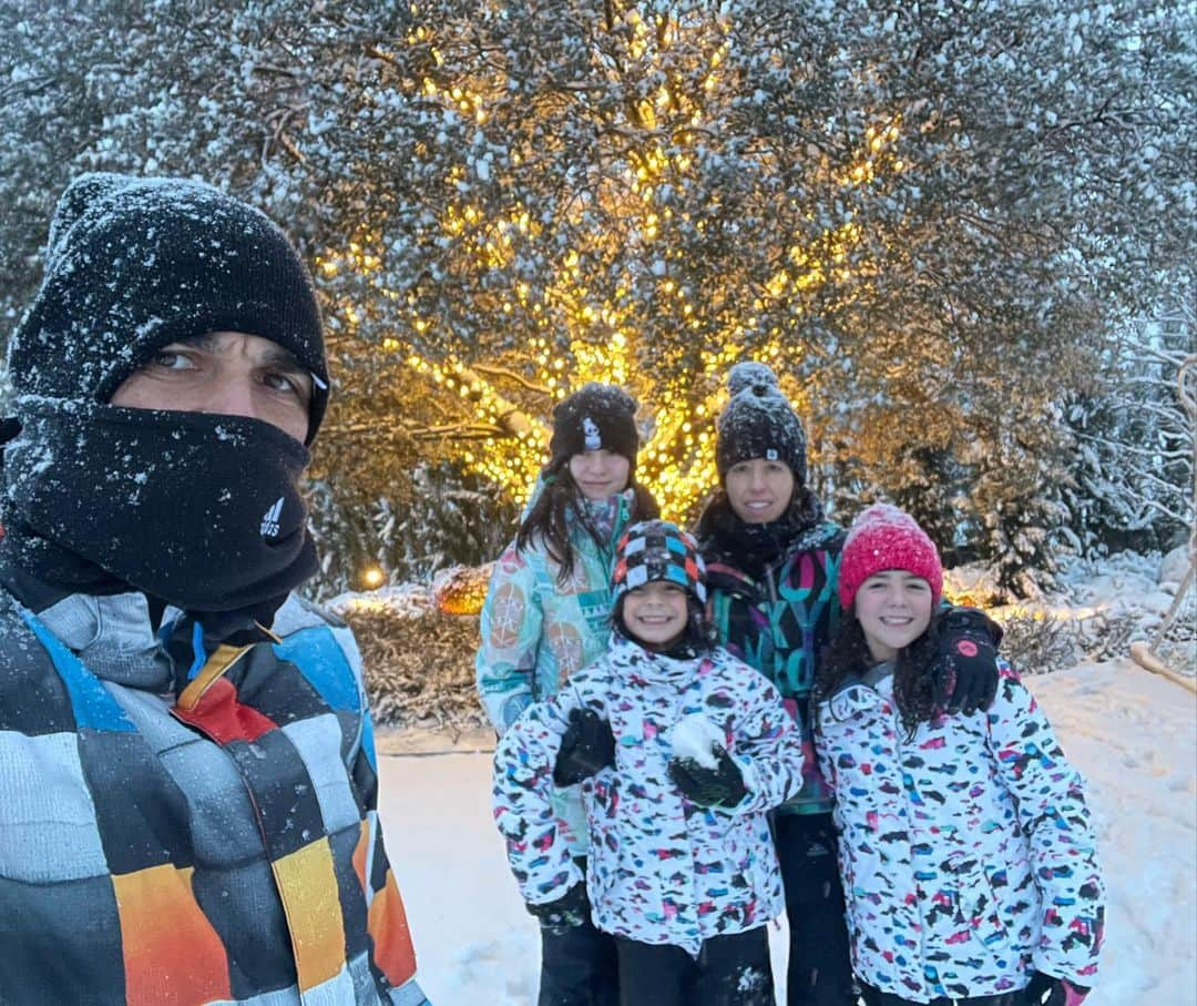 ダビド・ビジャさんのインスタグラム写真 - (ダビド・ビジャInstagram)「❄️☃️❤️🤙🏻 #nieve❄⛄ #familia💕 #madrid」1月9日 3時33分 - davidvilla