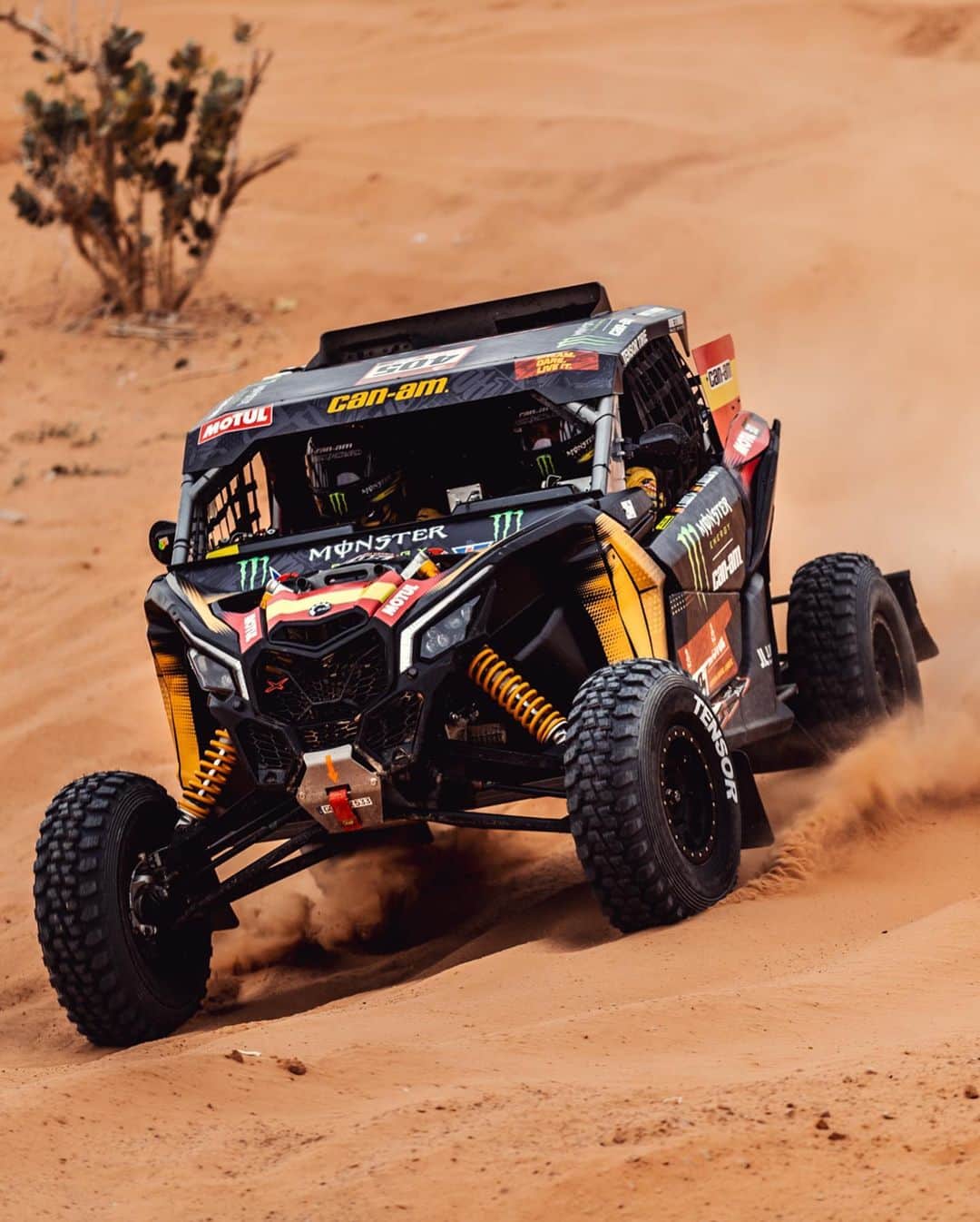 モンスターエナジーさんのインスタグラム写真 - (モンスターエナジーInstagram)「@KevinMaxBenavides has taken the overall event lead at @DakarRally with his Stage 5 win. Team Monster has 7 more days ahead of them. 🏁  #Dakar2021 #DakarRally #Racing #Desert #MotorSport #DirtBike #UTV #MonsterEnergy」1月9日 3時47分 - monsterenergy