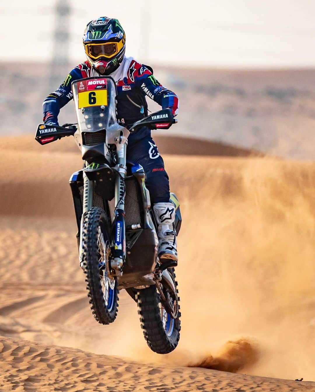 モンスターエナジーさんのインスタグラム写真 - (モンスターエナジーInstagram)「@KevinMaxBenavides has taken the overall event lead at @DakarRally with his Stage 5 win. Team Monster has 7 more days ahead of them. 🏁  #Dakar2021 #DakarRally #Racing #Desert #MotorSport #DirtBike #UTV #MonsterEnergy」1月9日 3時47分 - monsterenergy