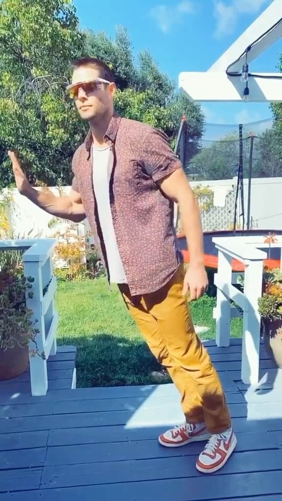 Chadd Smithのインスタグラム：「The lighter side of 2020 vol 2 did anyone else do it like this?? 🦾🤡 #lightersideof2020 #theboxlean」