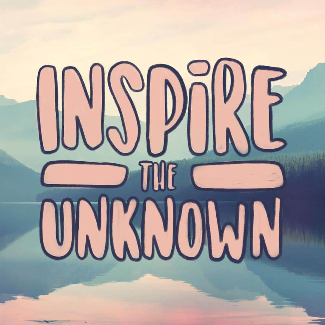 3.6m Fit Girl Videosのインスタグラム：「The special phrase for the January 11th Group Challenge is #InspiretheUnknown 🖤 After a hard year with many unknowns, learning our new “normals” and SO much sacrifice... we all want something positive for ourselves and our communities in 2021. And we’re not just sitting back and “embracing it” or “going with it”... because when you INSPIRE yourself to go where you don’t know... you’re stepping outside your comfort zone, you’re embracing what life has to offer. You can’t know what you don’t know. We cannot control our outcomes but we absolutely can INSPIRE and work towards the outcomes and goals we desire. Who knows how we’ll get there, but let’s move towards it together. Let’s inspire and encourage the change we wish to be in 2021. Let’s hold hands and INSPIRE THE UNKNOWN. There’s no one else we’d rather have by our sides than you fierce Queens. Onward and upward we go! . This is the special phrase you need to write down and hold in one of your before photos which are due Monday. This is also the hashtag we will all use to connect throughout the Challenge. Full instructions for before photos will be posted on our Instagram page this weekend, and are also in your guide. We can’t wait to cheer you on!! 🖤」