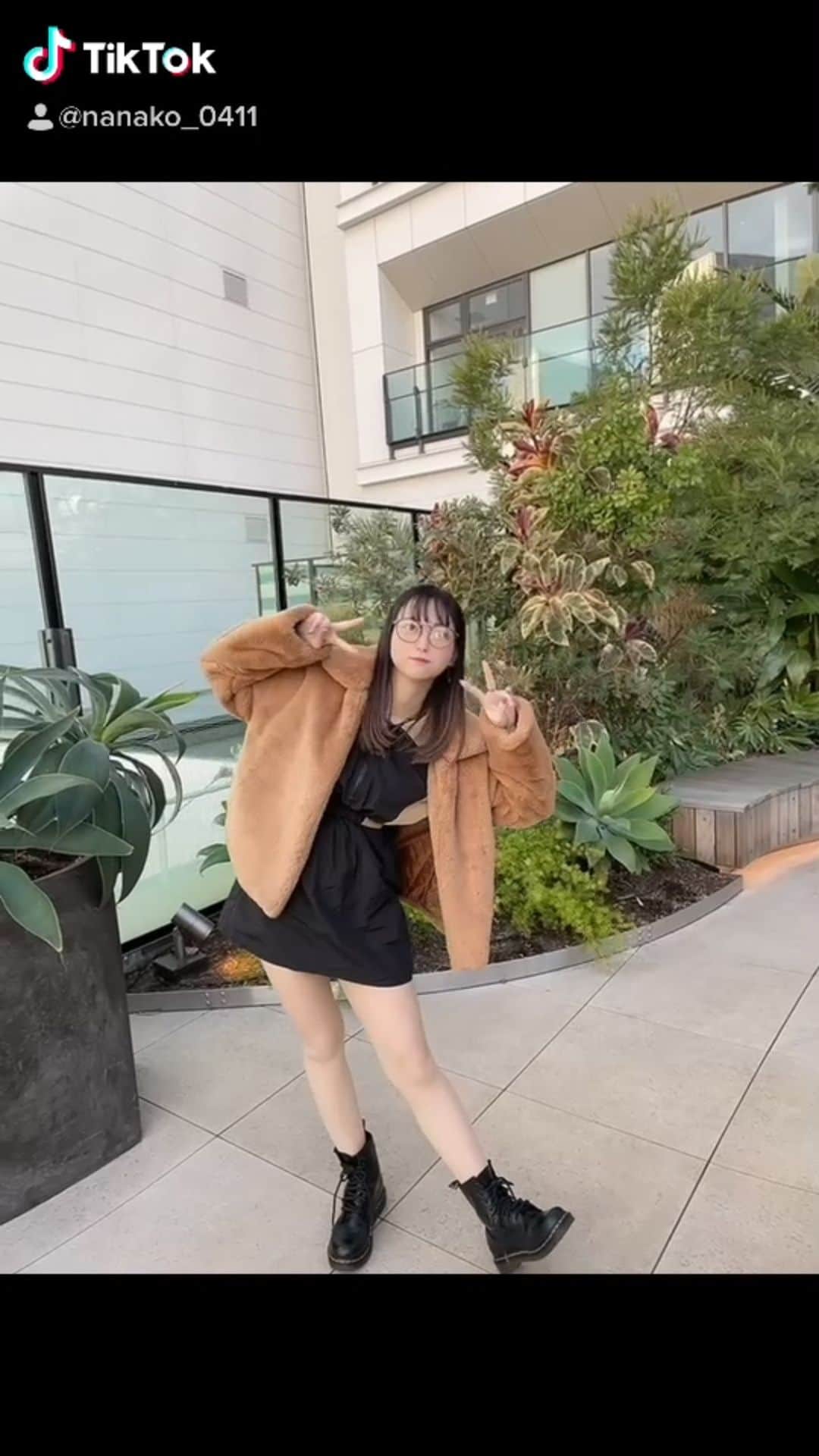 大崎菜々子のインスタグラム：「幼なじみが撮ってくれてたシリーズ👀 =LOVEさんの#しゅきぴ 踊らされたけど踊れなかったです🤣  outer: @darling_baby__  ○エコファーカラーショートコート dress: @dleepytown_official  ○スポーティーナイロンワンピース shoes: @drmartens_japan   #fashiongram #좋아요 #팔로우미 #오오티디  #패션  #패션스타그램 #韓国ファッション #casual #streetfashion #冬コーデ #DleepyTown#横浜#デート #美少女図鑑 @kanagawa_bishoujo_zukan  @bishoujozukan_official #followme #pleasefollowme #likeforlikes #pleaselike #model #cosplayer #l4l #fashion  #girl  #cute #instagood  #makeup #cosmetics #イコラブ #かわいい」
