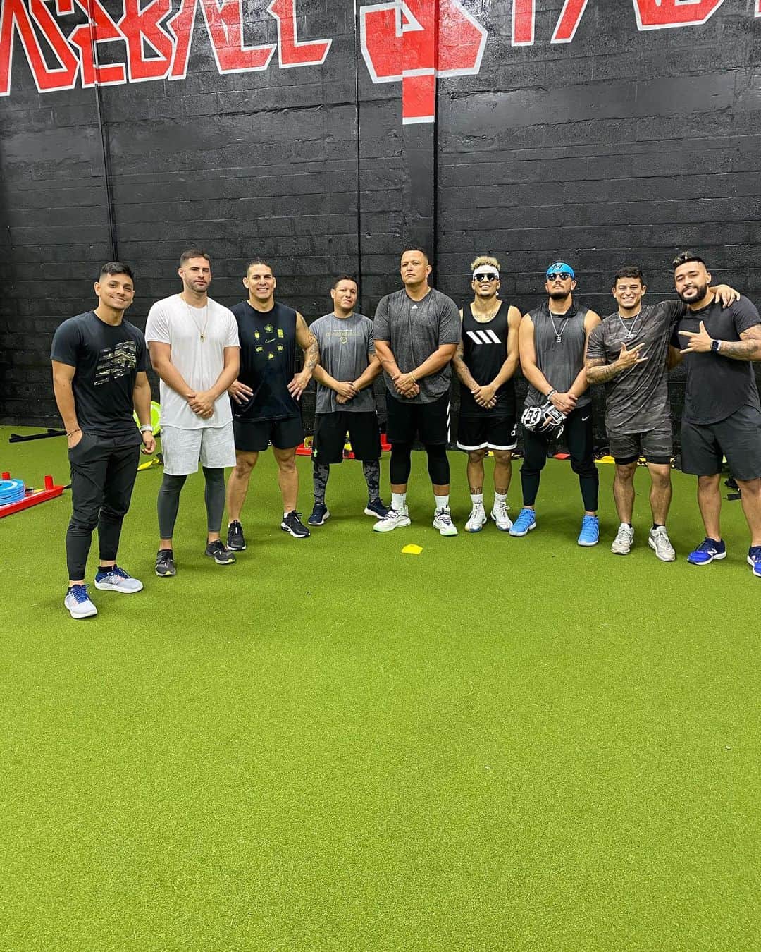 ミゲル・カブレラのインスタグラム：「El Equipo de @teamsosabaseball」