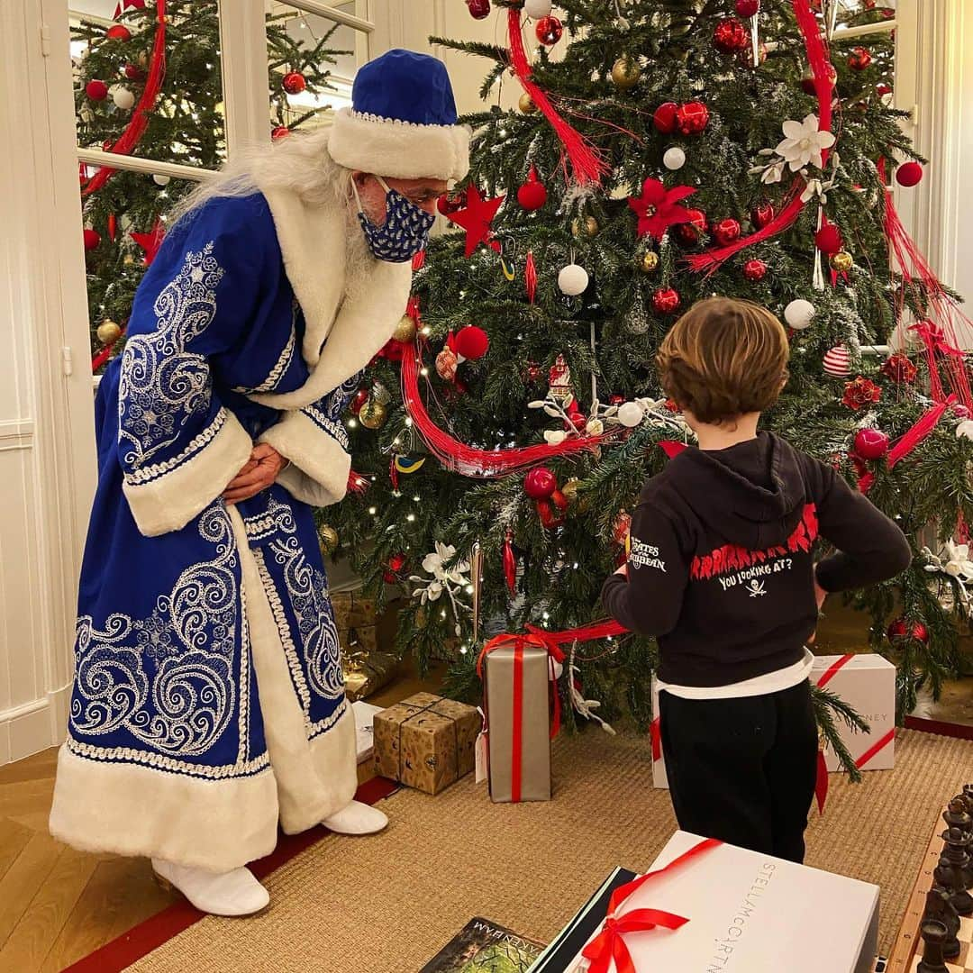 ナタリア・ヴォディアノヴァさんのインスタグラム写真 - (ナタリア・ヴォディアノヴァInstagram)「Did you know that Russian Father Christmas 🎅🏼 wears blue? 😇💙💙💙😍❤️❤️」1月9日 4時17分 - natasupernova