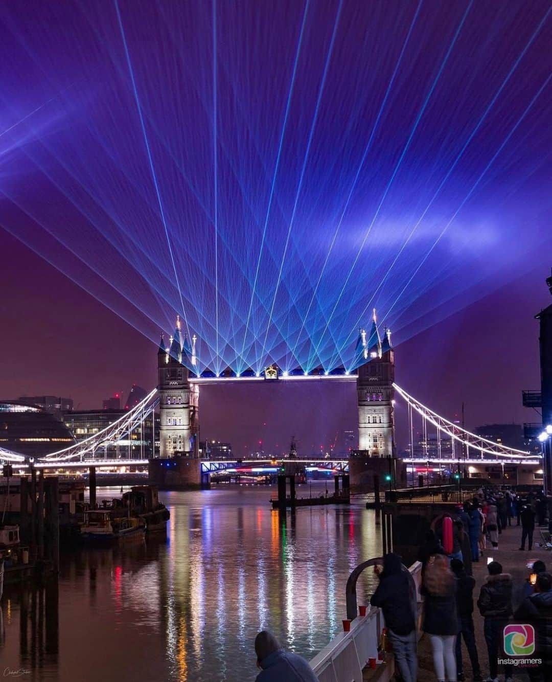 Instagramersさんのインスタグラム写真 - (InstagramersInstagram)「Wonderful night lights by @clickophil_studios and @igerslondon 🔮🌟✨📸 #igerslondon #igersuk #igers」1月9日 4時25分 - igers