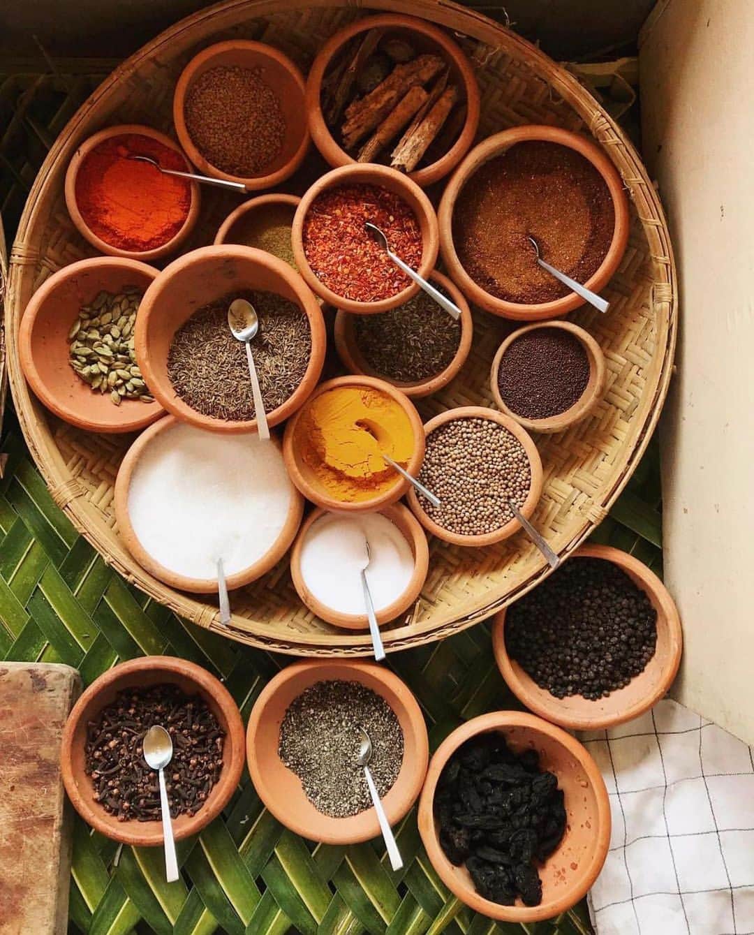 ヴァネッサ・アクセンテのインスタグラム：「Spice up your life 🌶🌶 #srilanka #amanwella #nomnom」