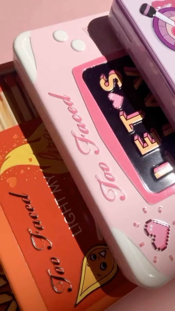 Too Facedのインスタグラム：「You can never have one too mini 😉 Our NEW mini palettes are so perfectly portable, you'll have a gorgeous gaze wherever you go! #toofaced」