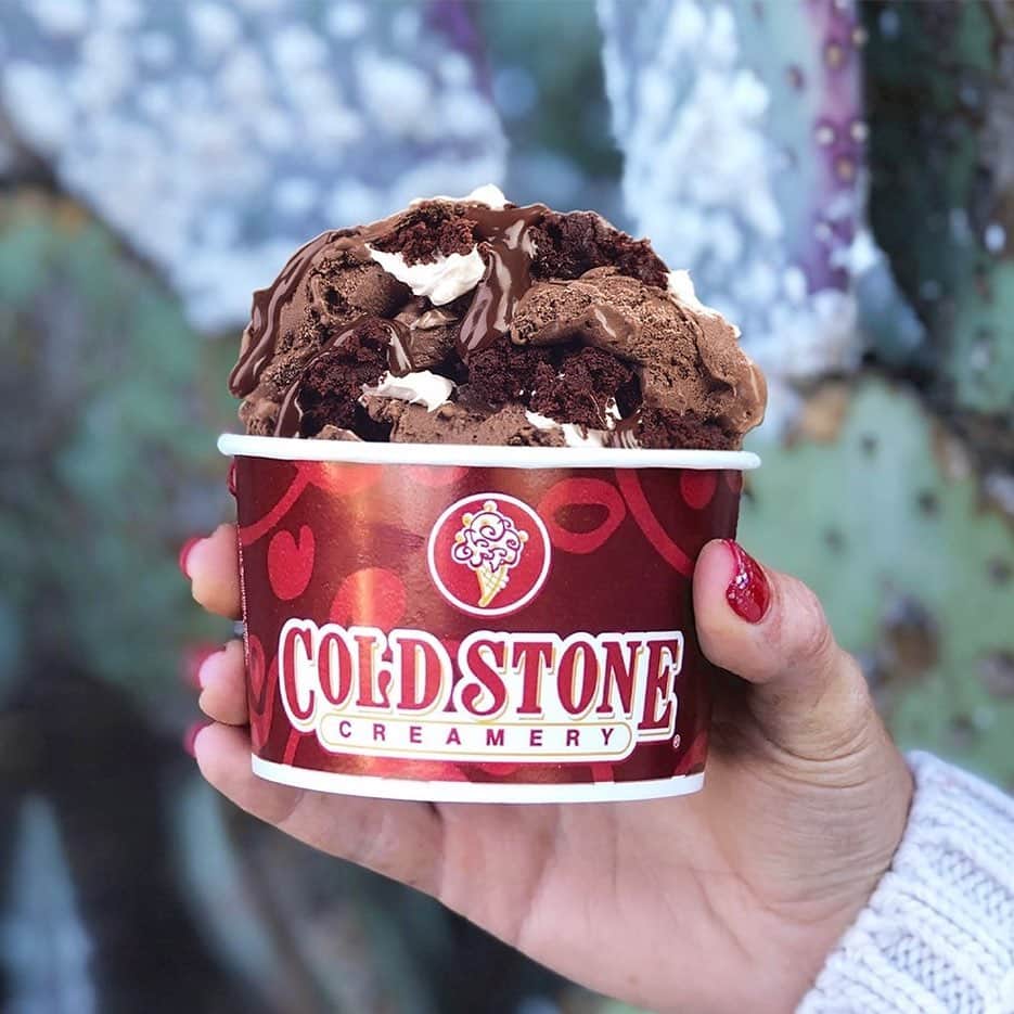 コールド・ストーン・クリーマリーのインスタグラム：「Our Falling in Chocolate™ Creation™ is back! This Creation™ is made with our Fudge Truffle Ice Cream, Brownie, Fudge and Whipped Topping. Give it a try before it's gone!」