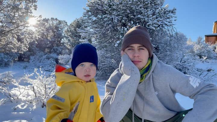 のインスタグラム：「The vlogs are back, link in bio」