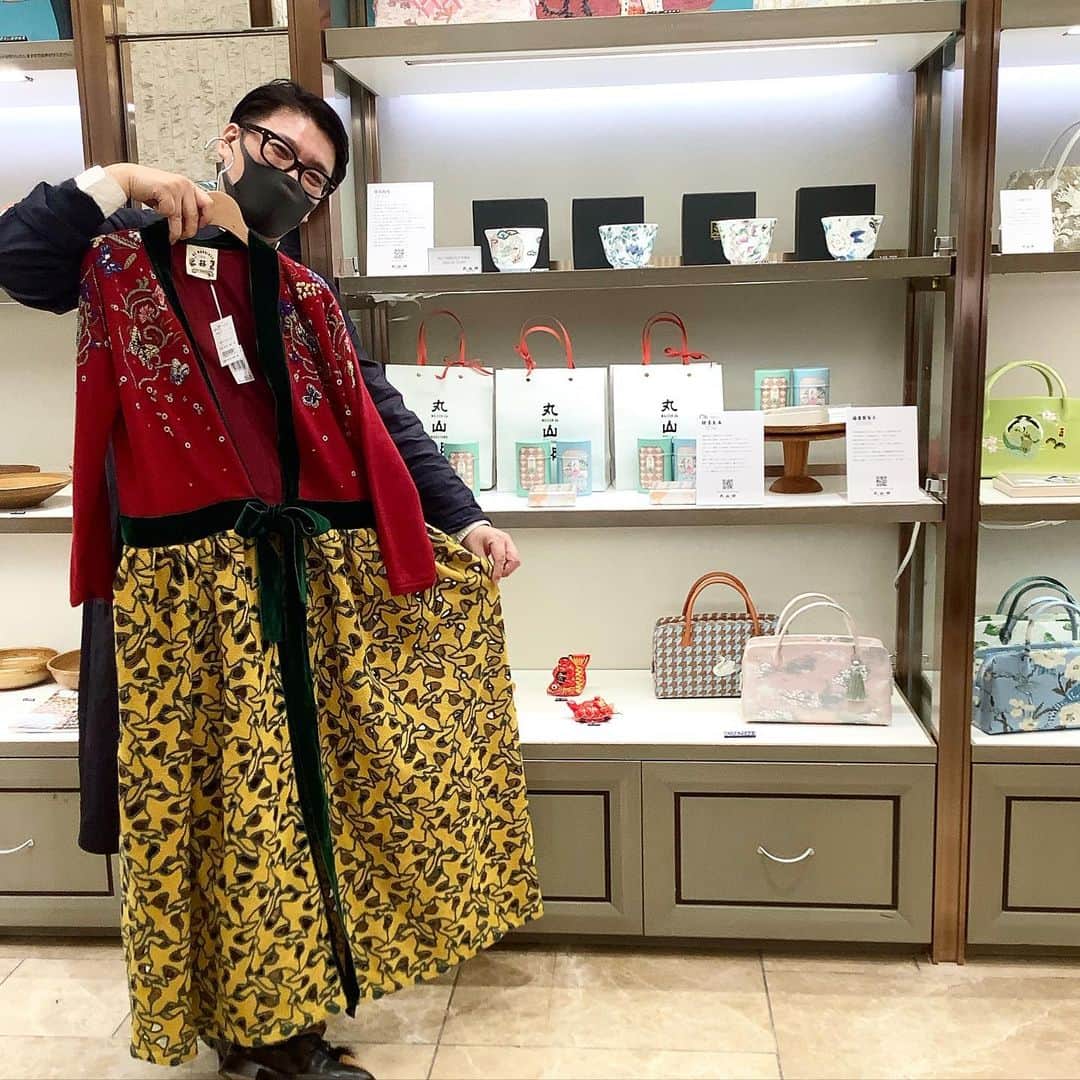 丸山敬太さんのインスタグラム写真 - (丸山敬太Instagram)「ジャパネットケイタ ぐったりの図。  今日はちょっと緊張した。  なかなかお店に来れない人達に 少しでもお買い物の楽しさを届けられたら良いなと思いました。  ありがとうございました😭 縁起担いで２０２１もアゲていきましょう。」1月8日 19時57分 - keitamaruyama