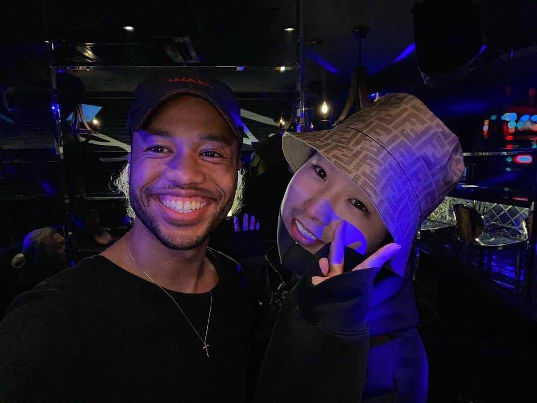 Richesのインスタグラム：「ニガにゃんとはてにゃん ・ ・ #オキシゲン #oxygen #歌舞伎町 #新宿 #amusement #music #bar #大型ledビジョン #youtube  #youtuber #dj #リチェス #パリピ #アルコール過剰摂取 #アルコールのある生活 #ホスト #キャバクラ #キャバ嬢 #ホステス #シャンパン」