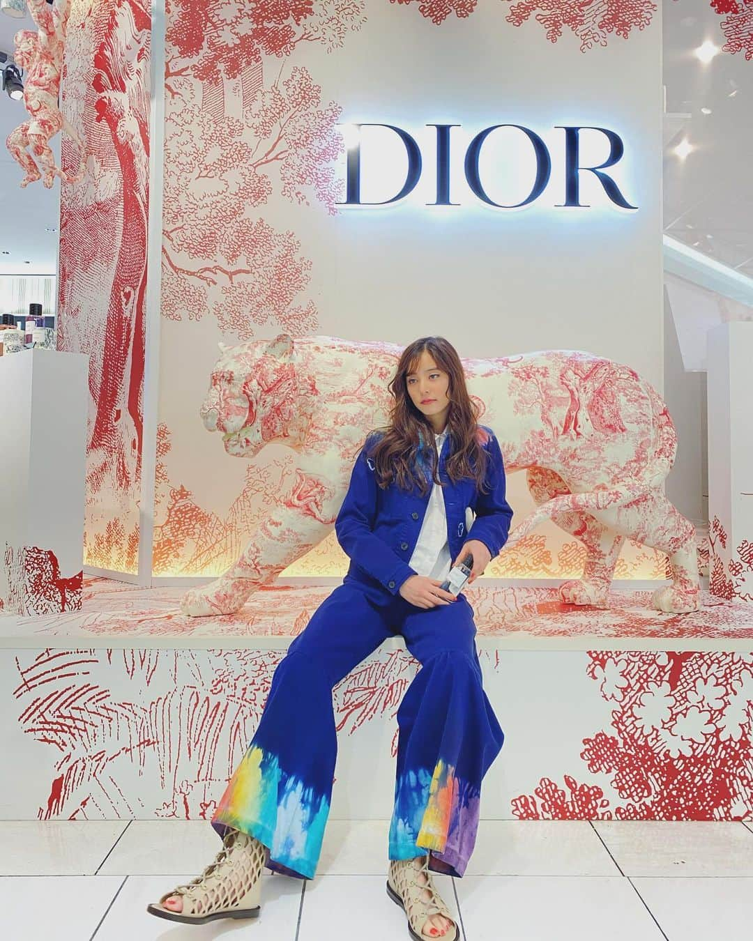 新木優子さんのインスタグラム写真 - (新木優子Instagram)「@diorparfums 伊勢丹新宿POPUPに。 可愛いトラや鳥、キリンなど動物に囲まれて。素敵な空間でした☺️  限定パッケージのメゾン クリスチャン ディオールは伊勢丹のオンラインでも！  #メゾンクリスチャンディオール @diorparfums  @dior」1月8日 19時50分 - yuuuuukko_