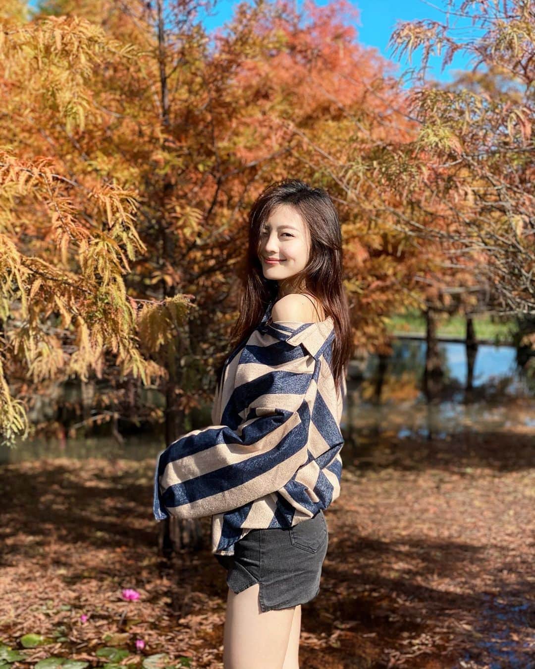 Vavaさんのインスタグラム写真 - (VavaInstagram)「科學研究顯示： 每愛我60秒 你就會開心一分鐘 - - - - 週末開心了嗎🍁  #Taiwan #Taichung #台中 #台中景點 #泰安 #泰安落羽松」1月8日 19時51分 - rachellievava