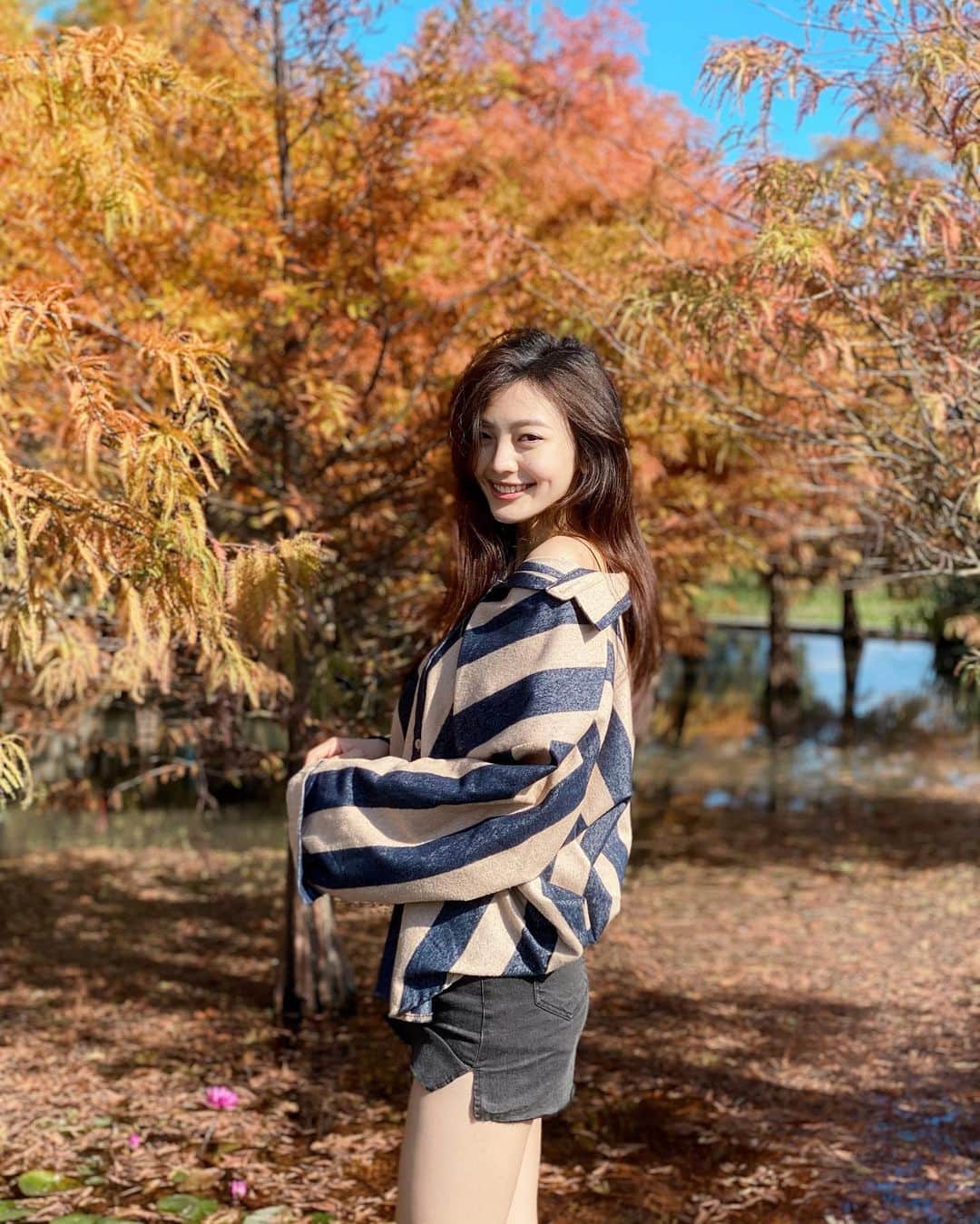Vavaさんのインスタグラム写真 - (VavaInstagram)「科學研究顯示： 每愛我60秒 你就會開心一分鐘 - - - - 週末開心了嗎🍁  #Taiwan #Taichung #台中 #台中景點 #泰安 #泰安落羽松」1月8日 19時51分 - rachellievava