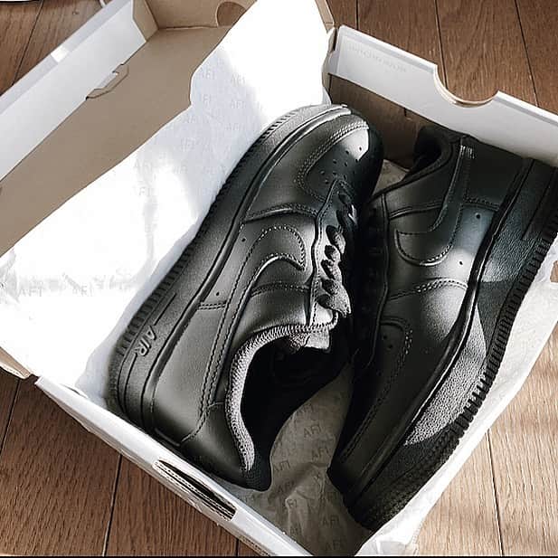 のインスタグラム：「・ ・ 前にストーリーにも載せたやつ！！ いっぱい履こ〜と ・ ・ #af1」