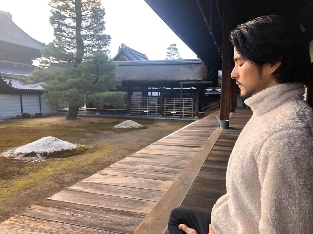 鈴木貴之のインスタグラム：「Meditating in my hometown ﻿ #kyoto #Japan #Zen □△○」