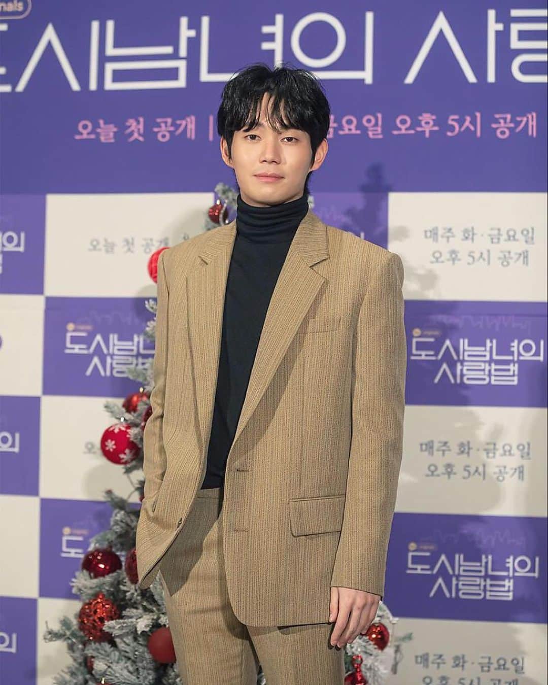 リュ・ギョンスのインスタグラム：「도시남녀의 사랑법 제작발표회  비하인드 컷.」