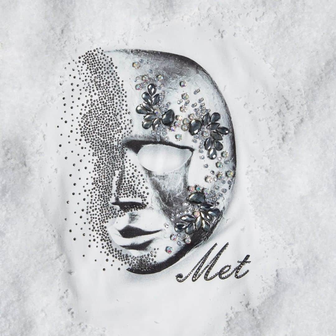 メットのインスタグラム：「I’m not wearing a mask, I’m just myself.  #WomanCollection #DenimQuality #ILoveMet」