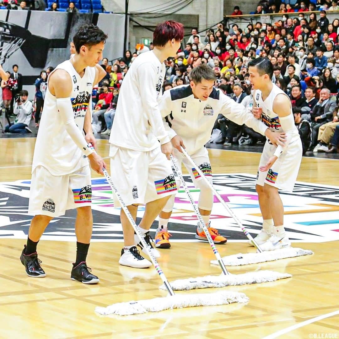 B.LEAGUEさんのインスタグラム写真 - (B.LEAGUEInstagram)「.﻿ 過去の〝B.LEAGUE ALL-STAR GAME〟をおさらい📸 ﻿ 今年は1/15(金)・1/16(土)に茨城県水戸市で開催💐﻿ .﻿ #BLEAGUE #Bリーグ #Bリーグオールスター」1月8日 20時00分 - b.league_official