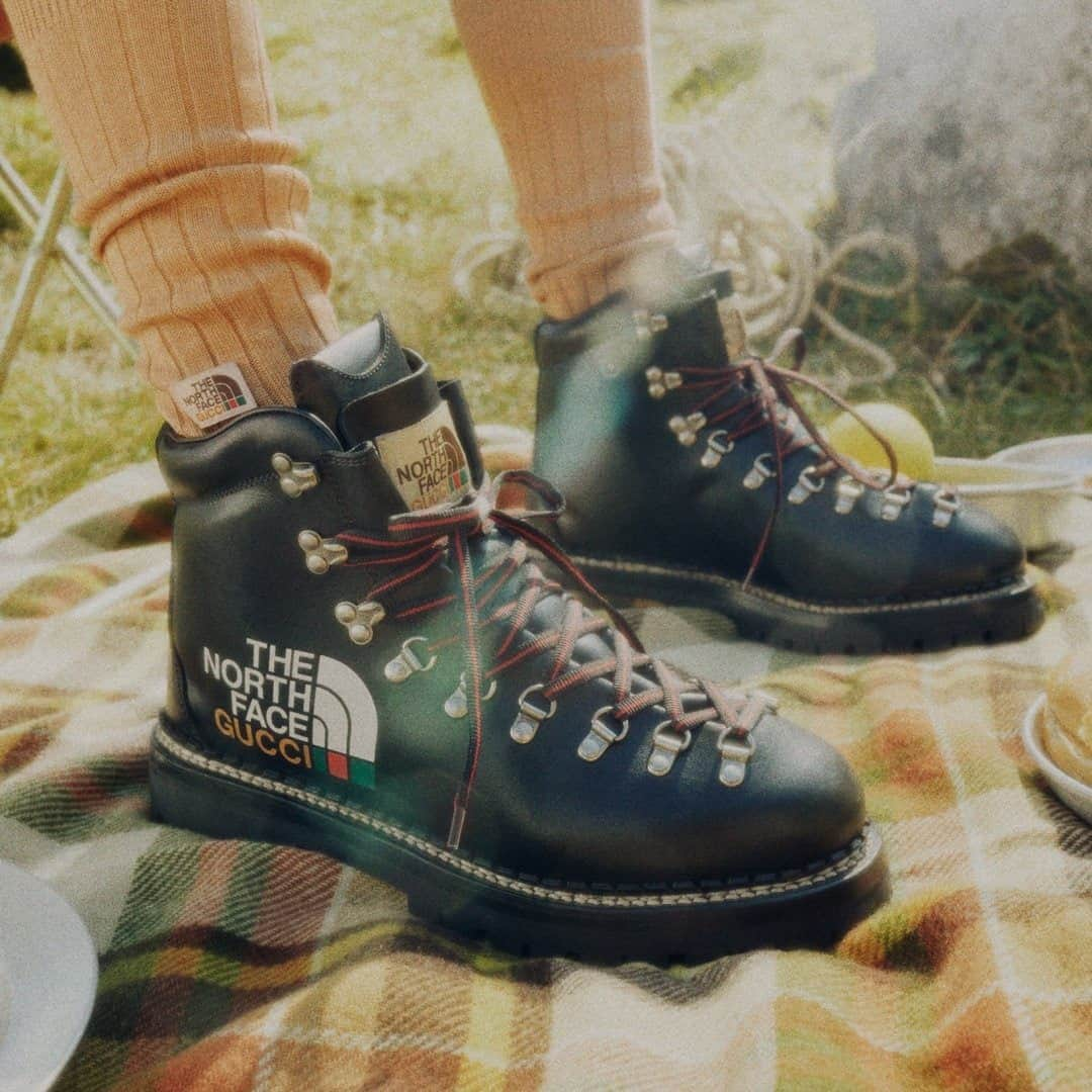 セルフリッジズさんのインスタグラム写真 - (セルフリッジズInstagram)「These shoes and made for walkin’ • That was fast. All slots have now gone to shop #TheNorthFaceXGucci. Stay tuned for further updates...」1月8日 20時15分 - theofficialselfridges