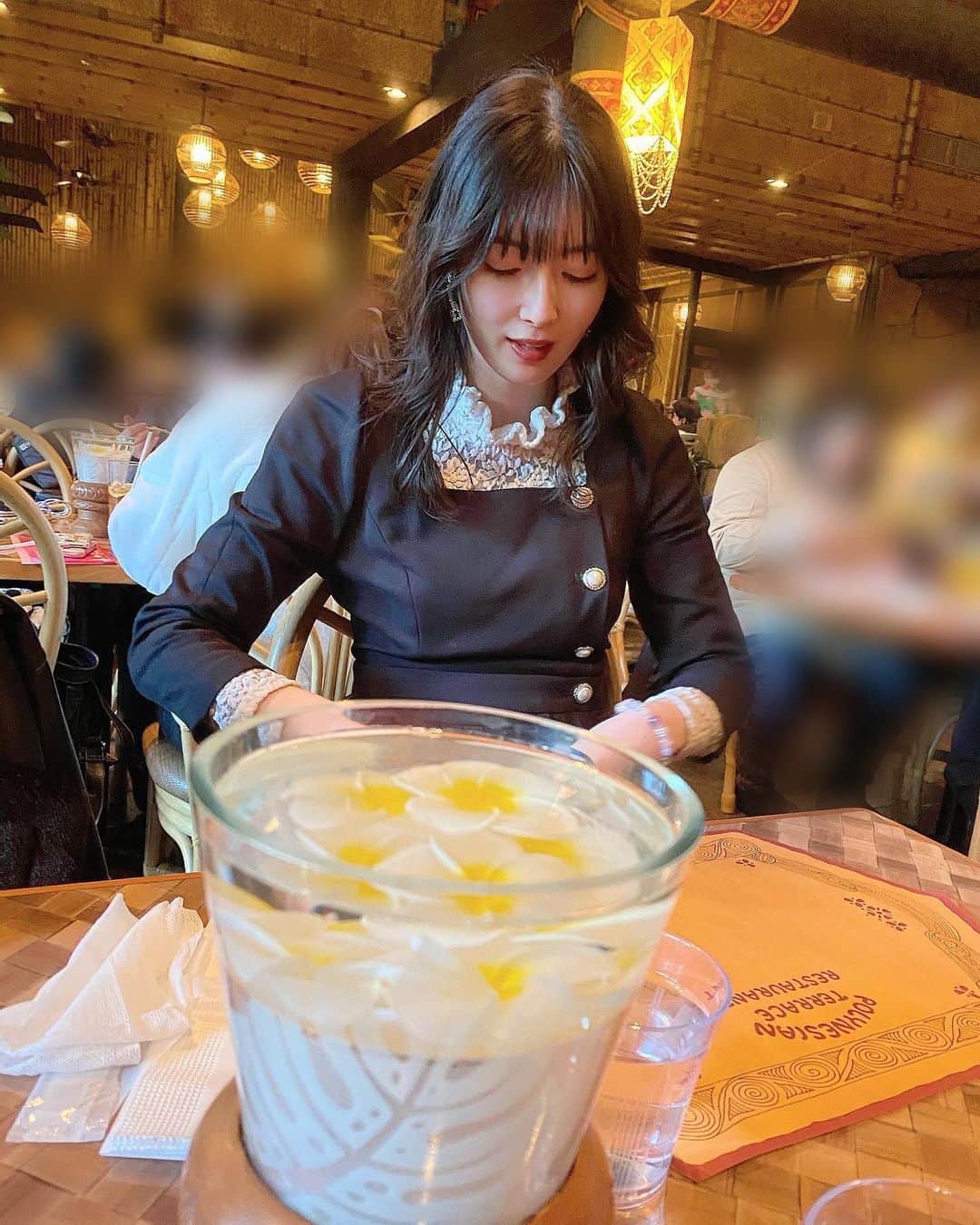 日下部美愛のインスタグラム：「不意打ち写真は大体口開いてるよね  #disney #disneyland #disneysea #ディズニー #ディズニーランド  #ディズニーコーデ #カチューシャ #ZARA #tokyodisneyresort #tokyodisneyland  #멋스타그램 #데일리룩 #코디 #패션 #옷스타그램」